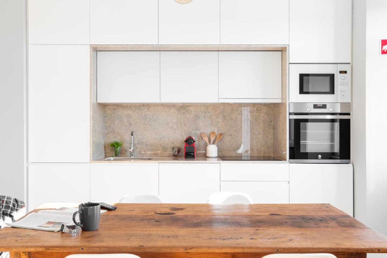 Joivy Marvelous 3-Bed Home With Astonishing View And Terrace, Nearby St George Castle Lisboa Exteriör bild