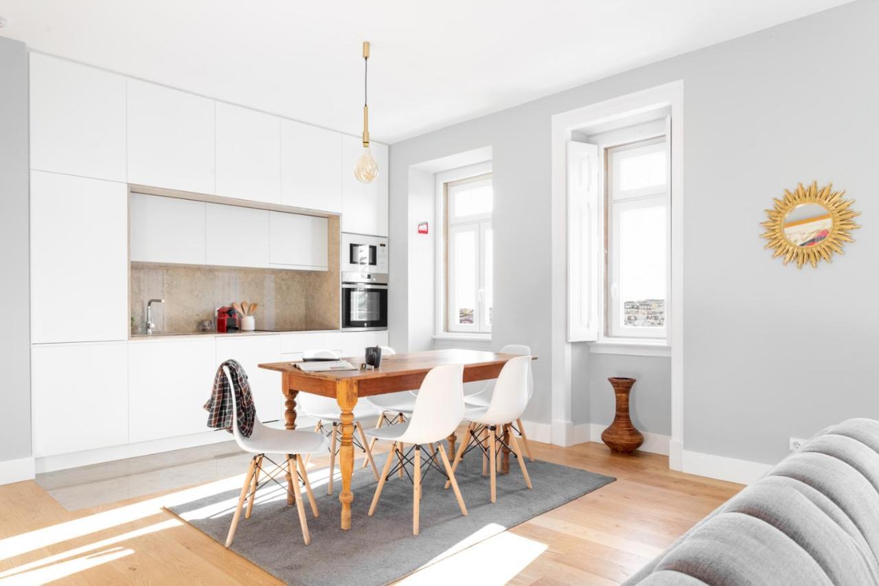 Joivy Marvelous 3-Bed Home With Astonishing View And Terrace, Nearby St George Castle Lisboa Exteriör bild
