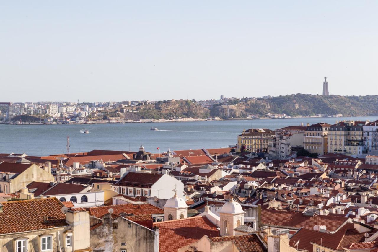 Joivy Marvelous 3-Bed Home With Astonishing View And Terrace, Nearby St George Castle Lisboa Exteriör bild