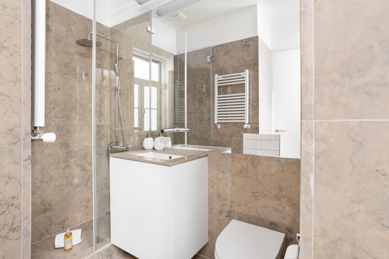 Joivy Marvelous 3-Bed Home With Astonishing View And Terrace, Nearby St George Castle Lisboa Exteriör bild