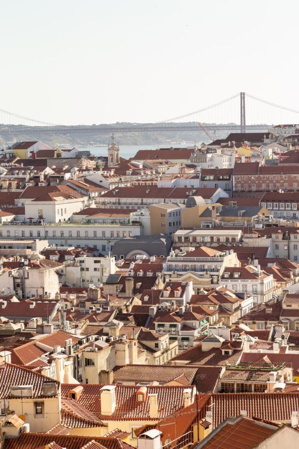 Joivy Marvelous 3-Bed Home With Astonishing View And Terrace, Nearby St George Castle Lisboa Exteriör bild