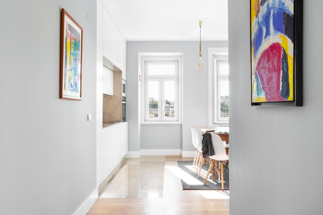Joivy Marvelous 3-Bed Home With Astonishing View And Terrace, Nearby St George Castle Lisboa Exteriör bild