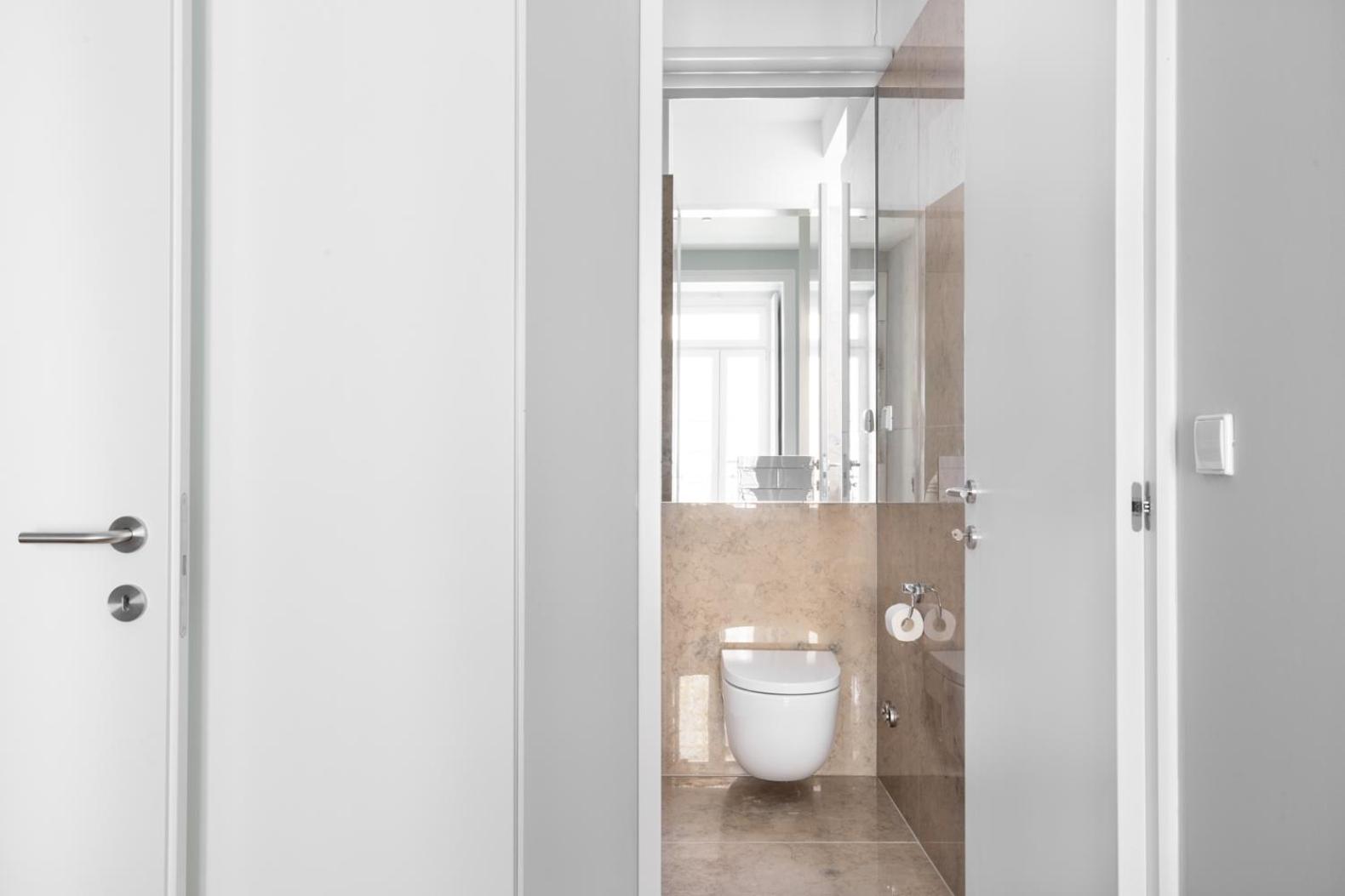 Joivy Marvelous 3-Bed Home With Astonishing View And Terrace, Nearby St George Castle Lisboa Exteriör bild