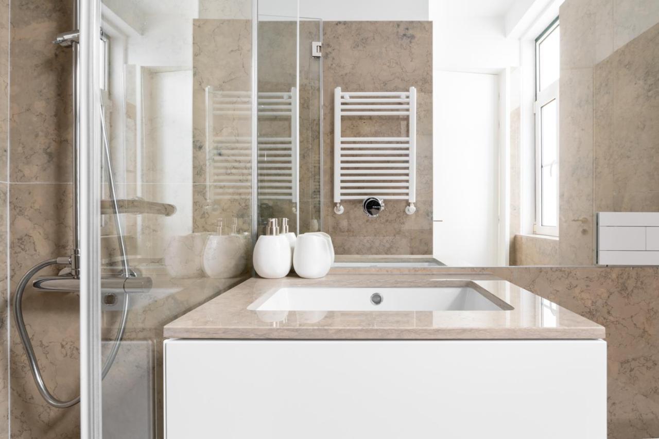 Joivy Marvelous 3-Bed Home With Astonishing View And Terrace, Nearby St George Castle Lisboa Exteriör bild