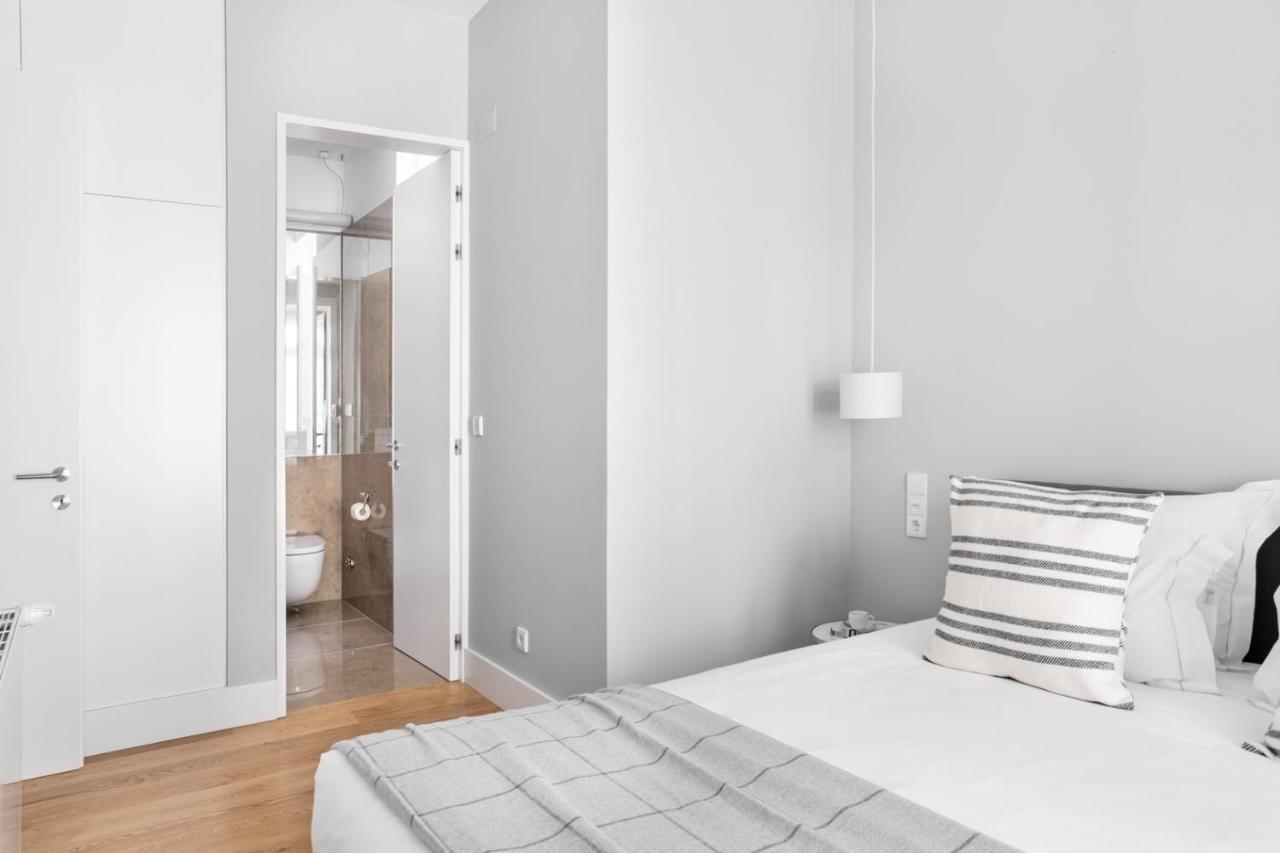 Joivy Marvelous 3-Bed Home With Astonishing View And Terrace, Nearby St George Castle Lisboa Exteriör bild